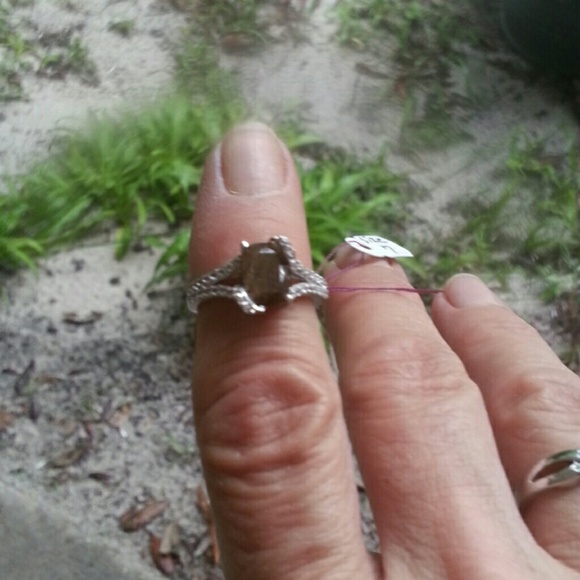 Ring - Picture 1 of 2